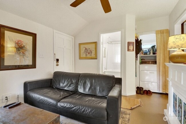 Photo - 2514 Dean Ave Unit B