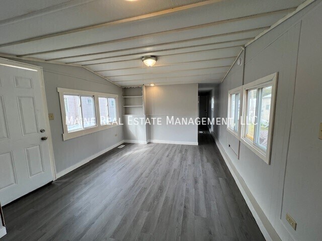 Photo - 681 Main Rd N