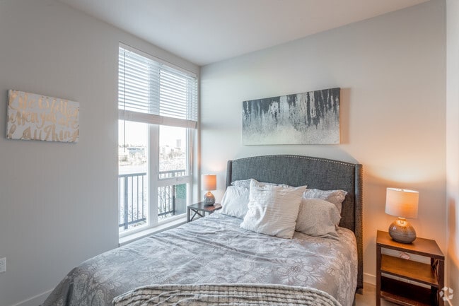 1BR, 1BA - 515 SF