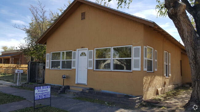 Building Photo - 3+ bedroom 1 bathroom Rental