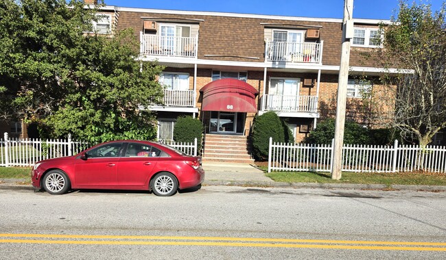 Building Photo - 88 Beacon St Unit 1