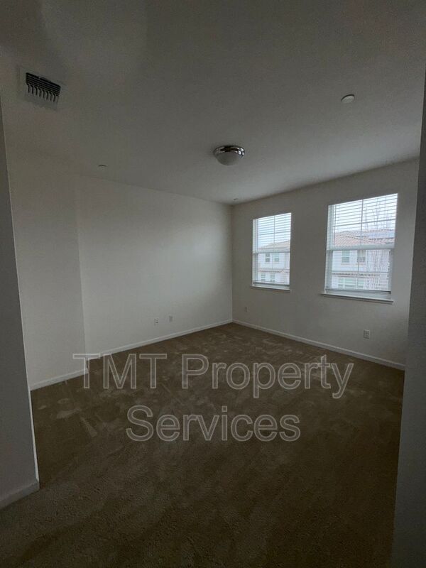 Photo - 4478 Louvre Ln