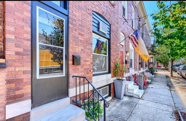 Building Photo - 627 S Eaton St