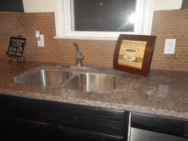 Photo - 331 Tamworth Dr
