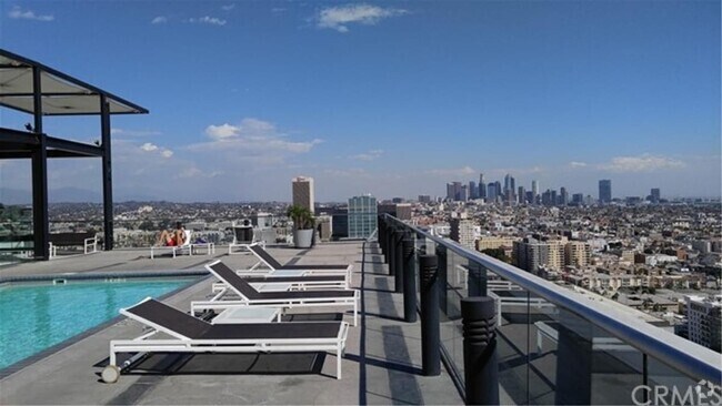 Building Photo - 3810 Wilshire Blvd Unit 309 Rental