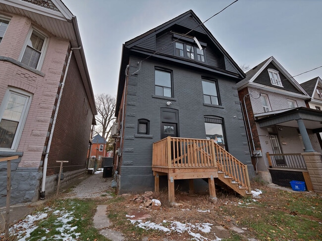 Building Photo - 51 Stirton St