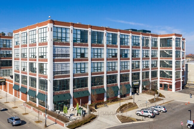 Building Photo - 4000 W Diversey Ave Unit 517