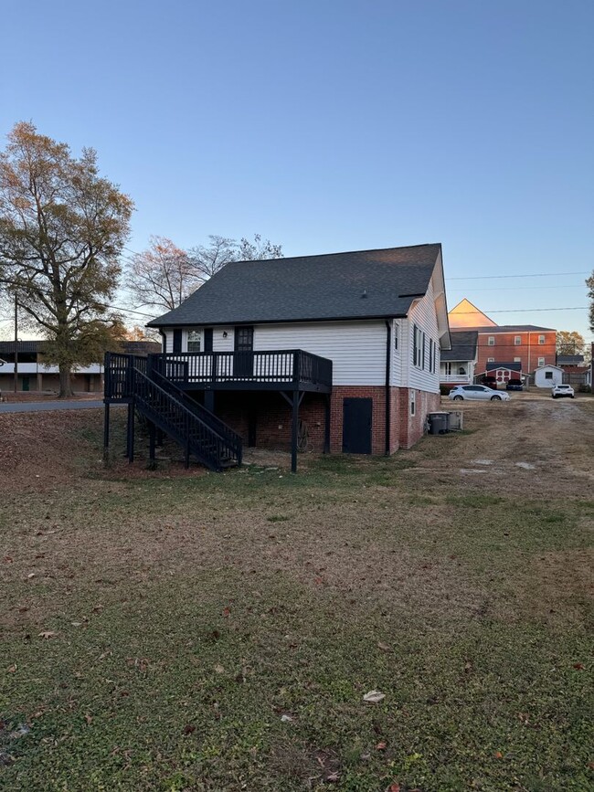 Photo - Fully remodeled, 2 bed 1 bath house, Walk to downtown Kannapolis!