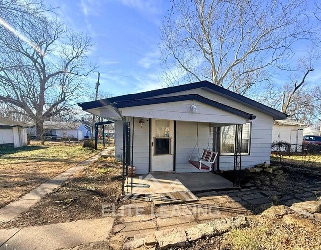 Building Photo - 1 Bedroom | 1 Bathroom | Bonus Room | Garage