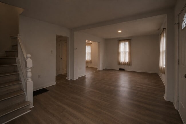 Photo - 244 Robinson St