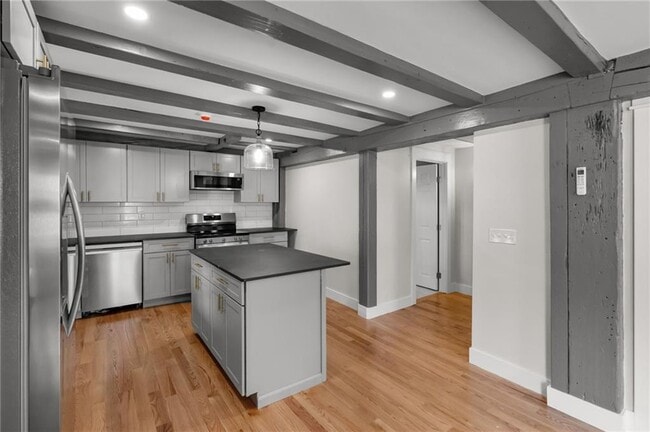 Photo - 474 Thames St Unit 1 R