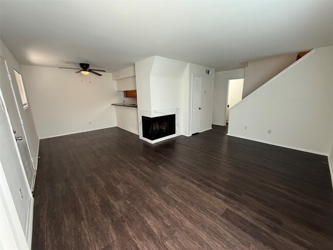 Building Photo - 8050 Sands Point Dr Unit C