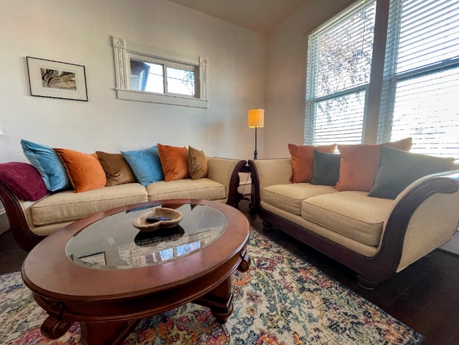 Photo - 711 W 5th St