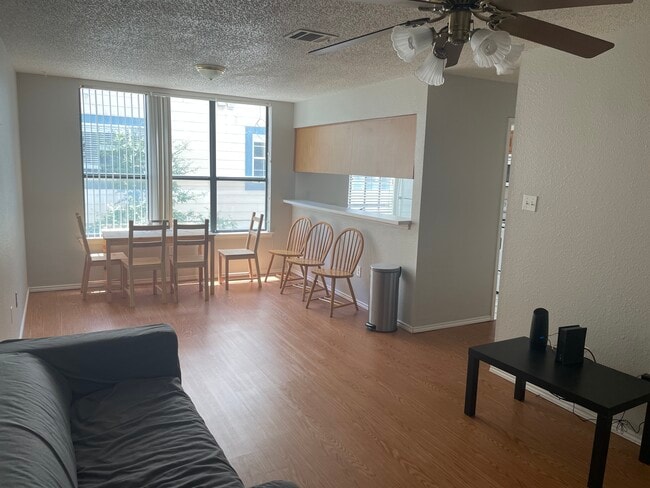 Building Photo - 2409 Leon St Unit 108 Rental