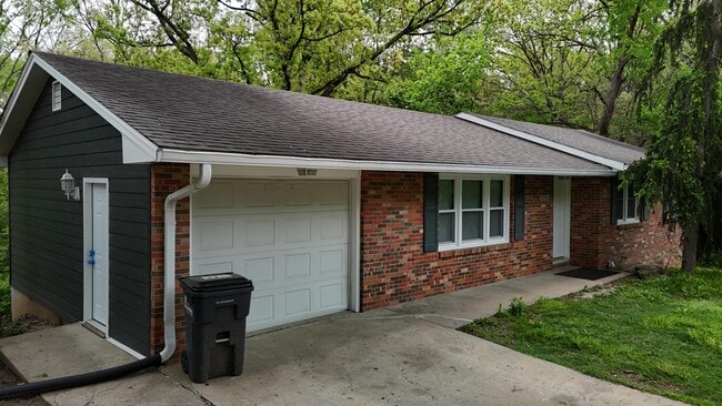 Photo - 3006 Lynnwood Dr