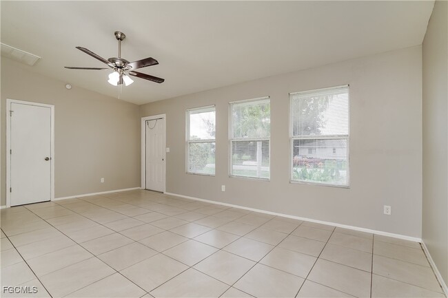 Building Photo - 823 NE 18th St Rental
