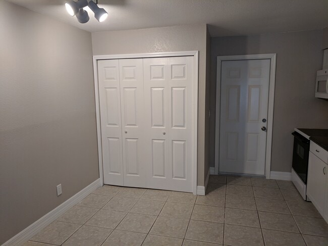 Photo - 5478 Avenue C