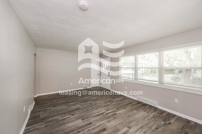 Photo - 74 Charlotte St