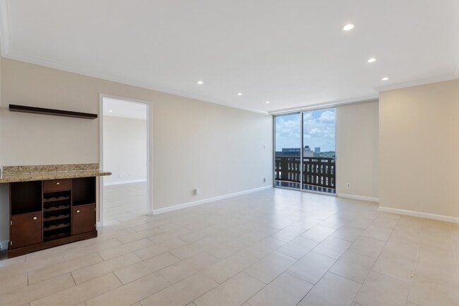 Building Photo - 2016 Main St Unit 714 Rental