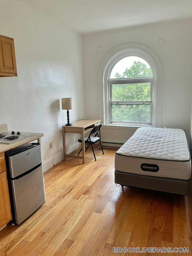 Photo - 1061 Beacon St Unidad 11