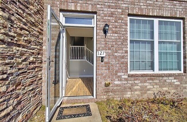Photo - 127 Davila St