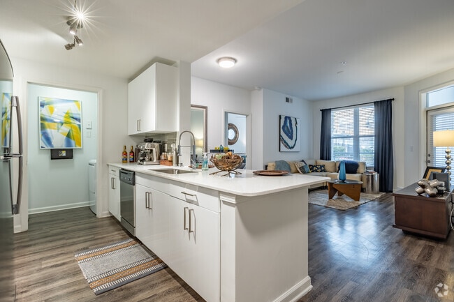 2BR, 2BA - 989SF