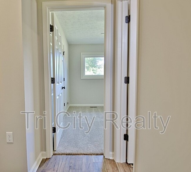 Photo - 208 Brooks Rd