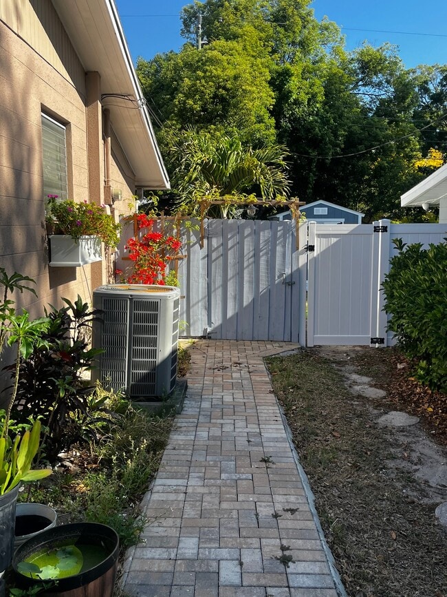 Photo - 310 15th Ave SW