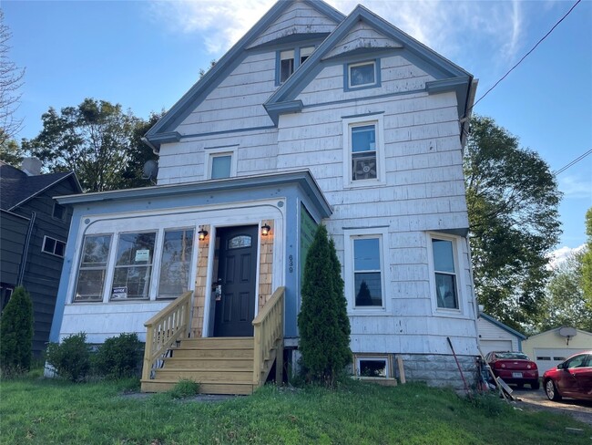 Building Photo - 639 Chenango St Rental