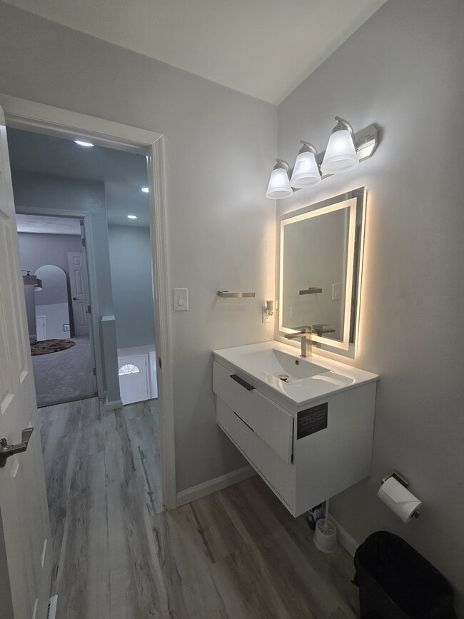 Building Photo - 9527 18th Bay St