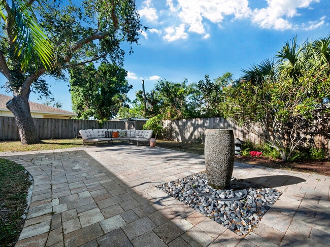 Photo - 633 Chevy Chase Dr