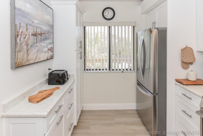 Photo - 901 Seafarer Cir Unit 302