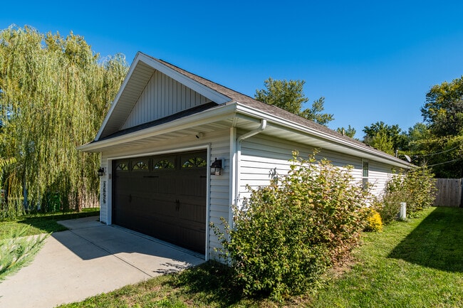 Photo - 1656 N Marlan Ave