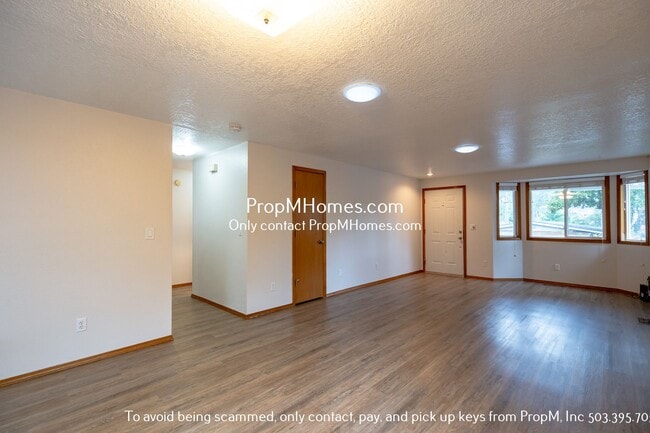 Photo - Bright Two Bedroom Home in Oak Grove!