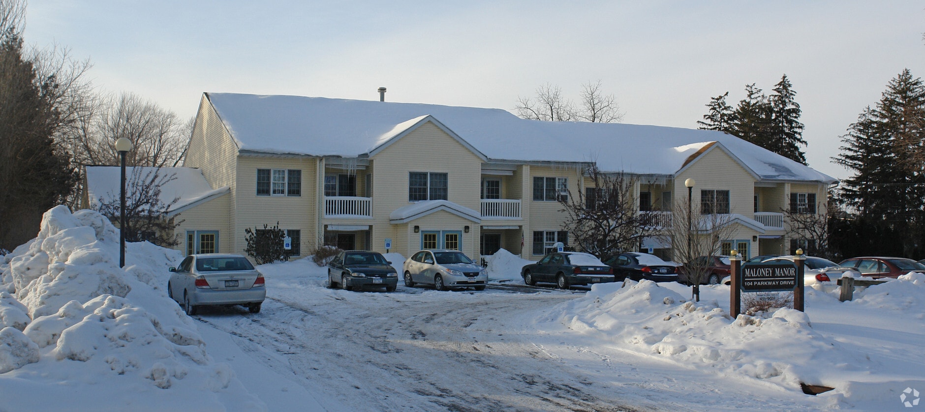 Maloney Manor - Maloney Manor Apartments
