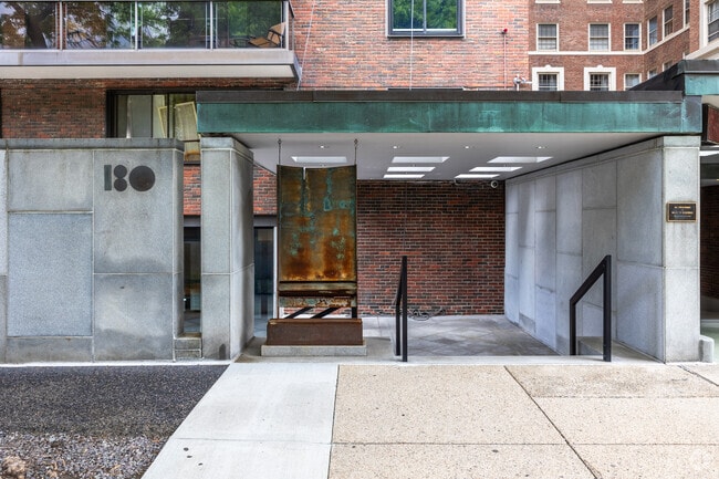 Entrada - One Eighty Beacon