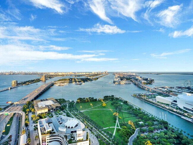 Photo - Biscayne Boulevard, Miami, FL 33132 - 3 BR 2.5 BA condo Unidad 4001
