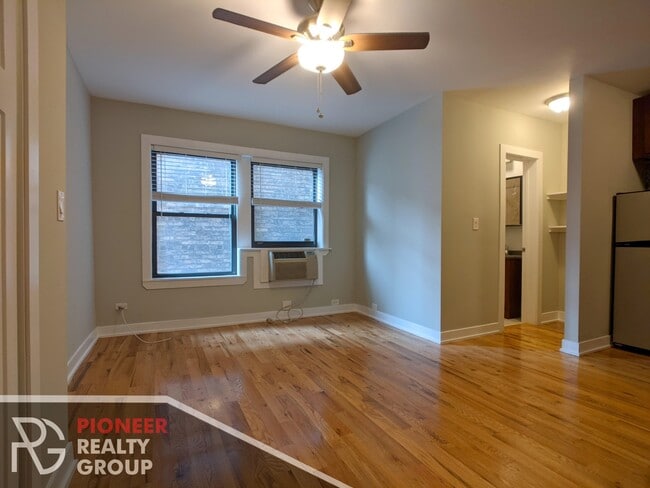 Building Photo - 835 W Wolfram St Rental
