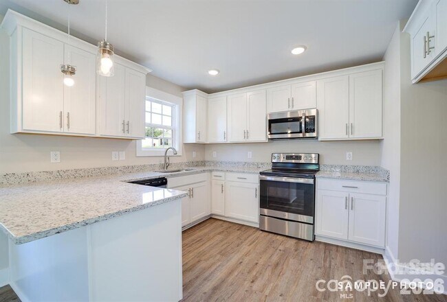 1245 Carolyn Ave