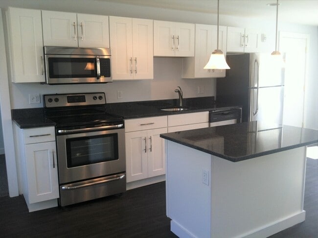 Building Photo - 158 Main St Unit 2