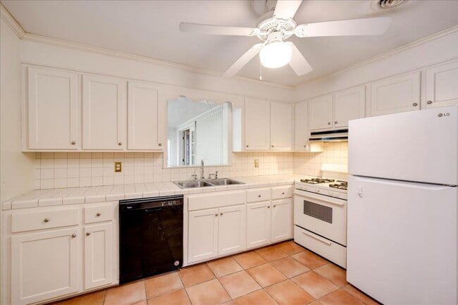 Photo - 552 Whitehead Dr