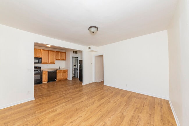 Building Photo - 4737 N Saint Louis Ave Unit 2