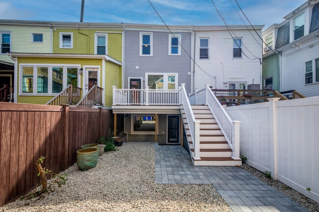 Building Photo - 31 School St