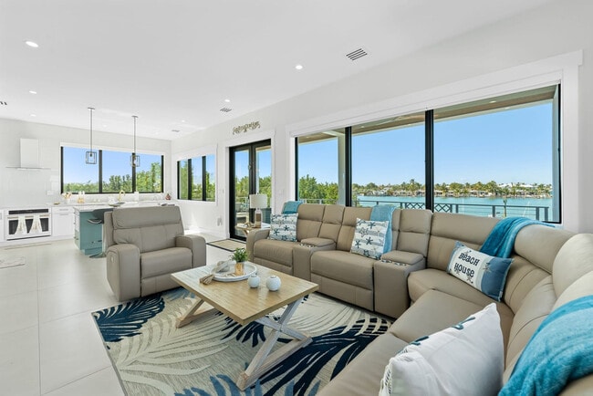 Building Photo - 247 Pescayo Ave Unit ID1325585P