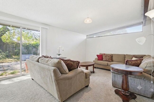 Photo - 916-918 Drake Drive Unit 918