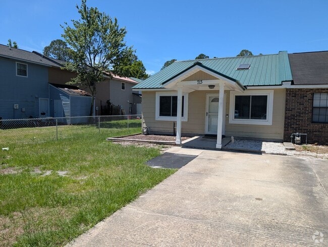 Building Photo - Beautifully Remodeled 2 Bed, 1.5 Bath Dupl... Rental