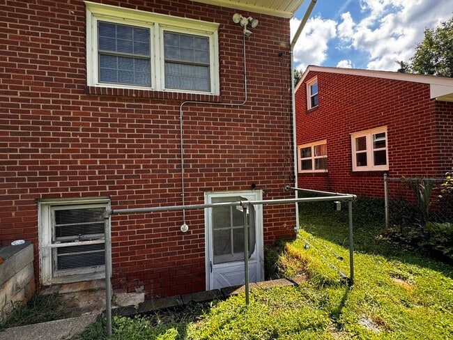 Building Photo - 1506 Broad Ave Unit B Rental