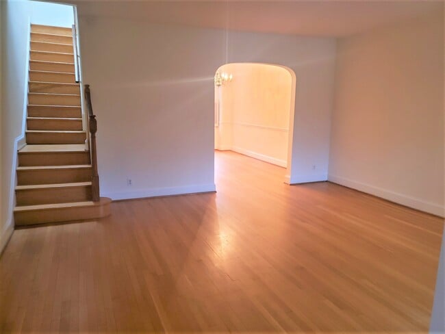 Photo - 3829 Calvert St NW