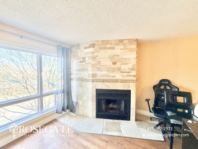 Photo - Spacious 3-Bedroom Condo with Parking & Stainless Steel Appliances – Kitchener Unité 317