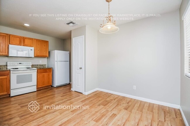 Photo - 43810 Sagebrush Trail